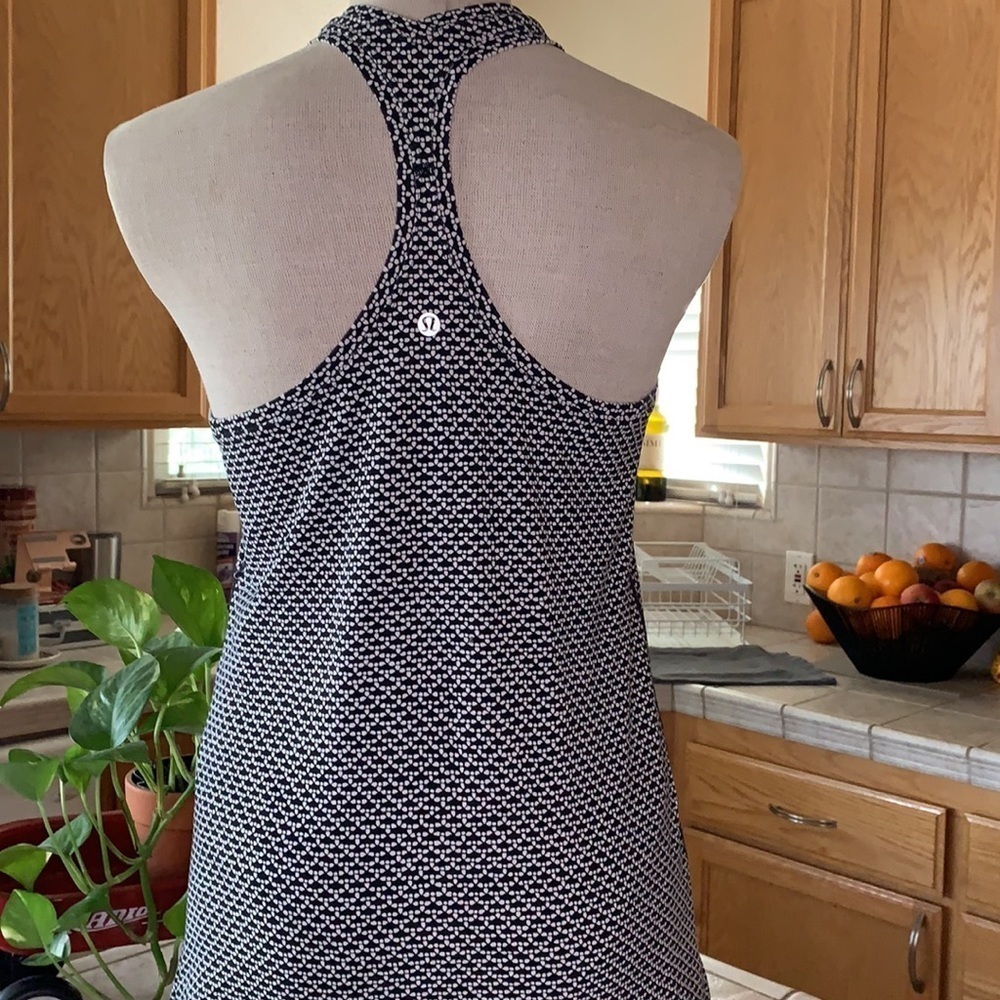 Lululemon - Picture 3 of 6